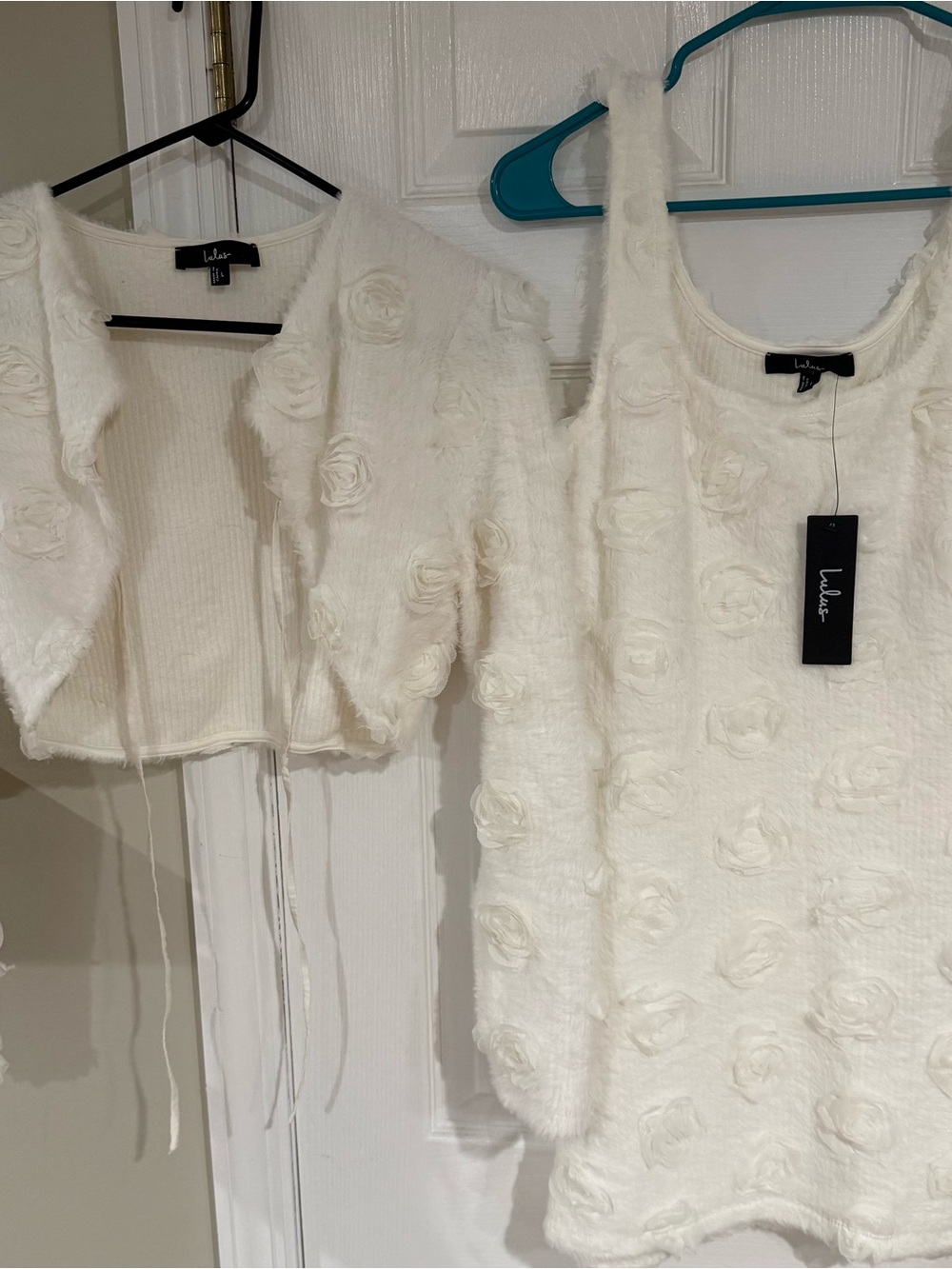 Lulu's Ivory Textured Rose Appliqué Camisole